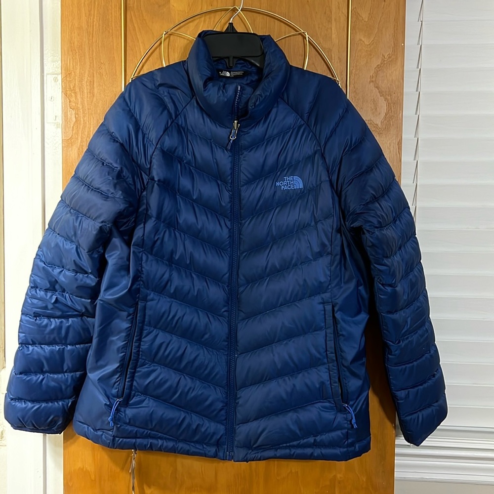 Women’s North Face Size L Lightweight Puffer Jacket